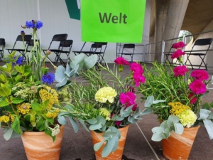 Farbenfrohe Bühnendekoration